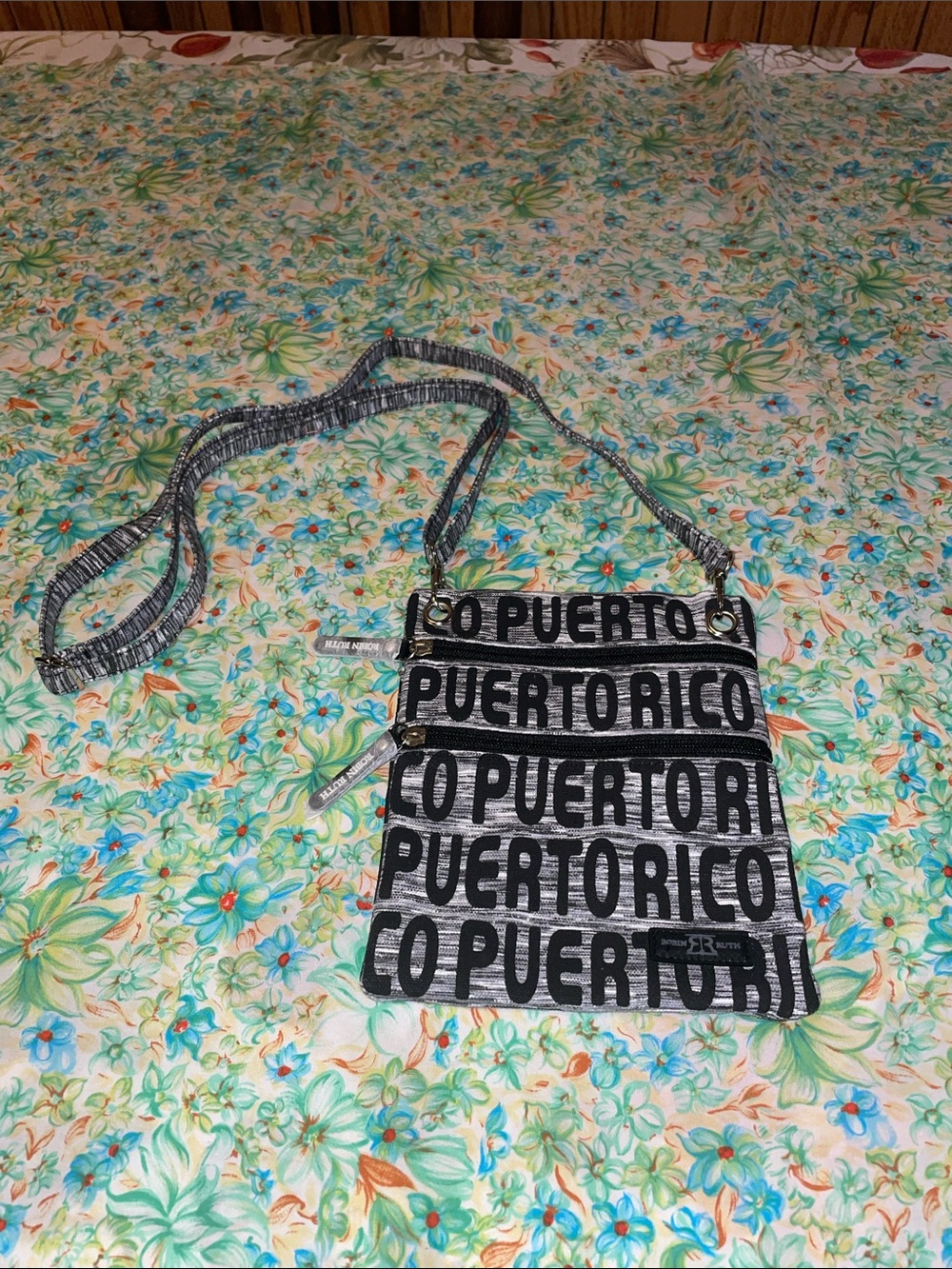 Gray & black robin ruth Puerto Rico crossbody purse
